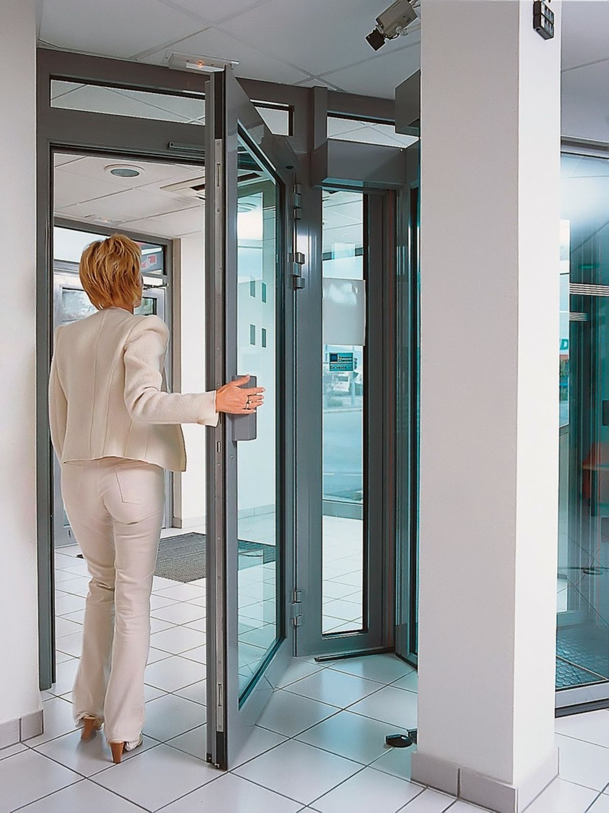 Fichet Security Solutions België - Beveiligingsdeur - Beveiligingsdeuren, partities en wanden - De hoe, wat en waarom van proactief beveiligen – Fichet beveiligingsoplossingen